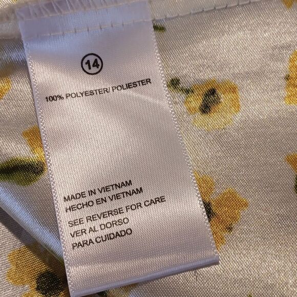 Shelby & Palmer Sunny Floral Dresz - Picture 13 of 16